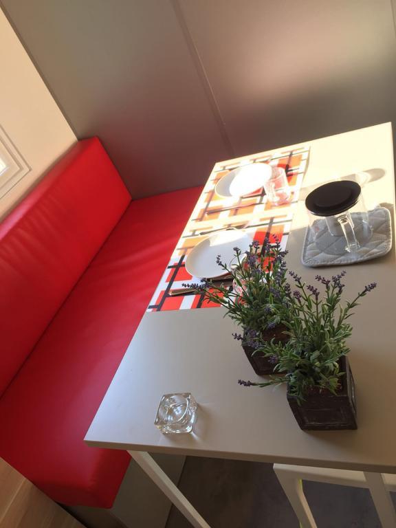 Chaletrent - Stacaravans Saint-Aygulf Hotel Frejus Ngoại thất bức ảnh